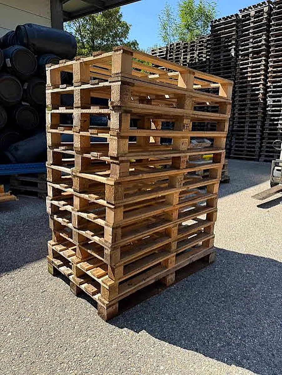 Pile de palettes en bois perdues d'occasion 800x1200